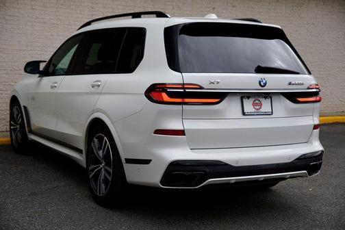 2023 BMW X7 M60i