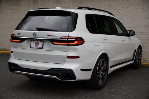 2023 BMW X7 M60i