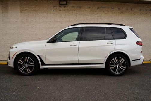 2023 BMW X7 M60i