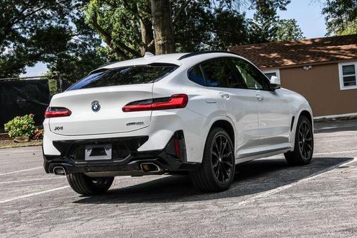 2023 BMW X4 xDrive30i