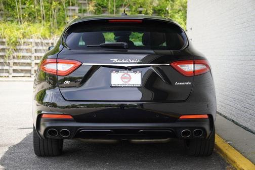 Nero 2020 Maserati Levante Base
