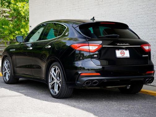 Nero 2020 Maserati Levante Base