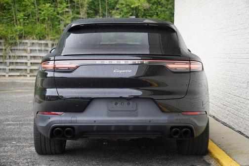 Black 2022 Porsche Cayenne Platinum Edition
