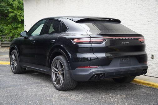 Black 2022 Porsche Cayenne Platinum Edition