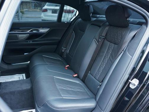 2022 BMW 750 i xDrive