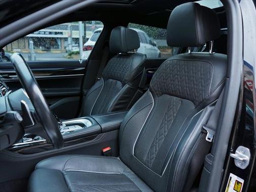 2022 BMW 750 i xDrive