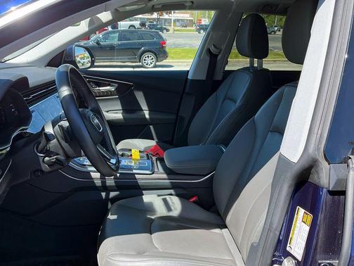 Navarra Blue Metallic 2022 Audi Q8 55 Premium Plus