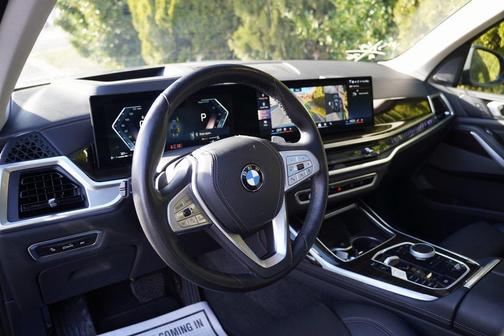 2025 BMW X7 xDrive40i
