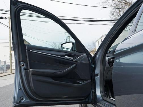 2022 BMW 530 i xDrive