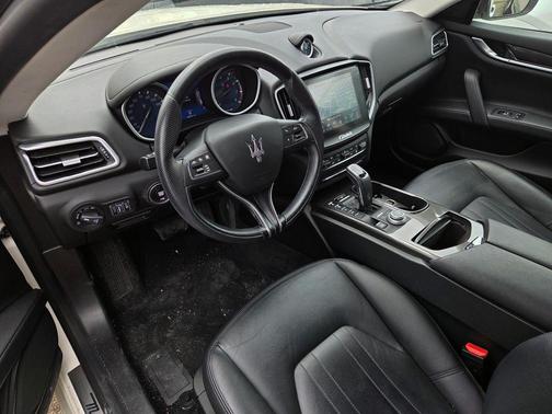Bianco 2020 Maserati Ghibli Base