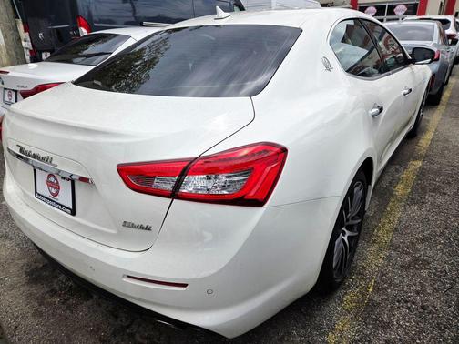 Bianco 2020 Maserati Ghibli Base