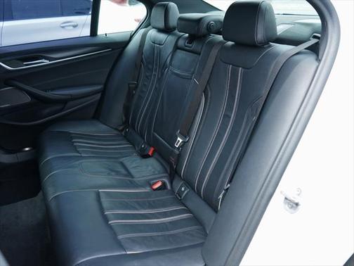 2021 BMW 530 530i