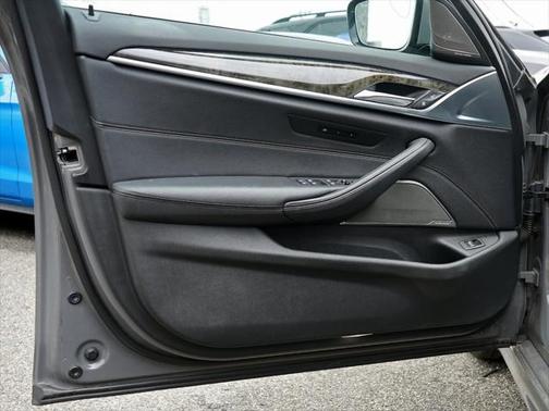 2022 BMW 540 i