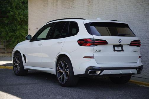 Alpine White 2024 BMW X5 sDrive40i