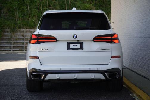 Alpine White 2024 BMW X5 sDrive40i