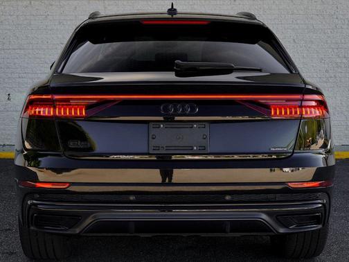 2022 Audi Q8 55 Premium Plus