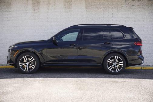 Black Sapphire Metallic 2024 BMW X7 xDrive40i