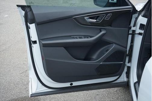2021 Audi Q8 55 Premium Plus