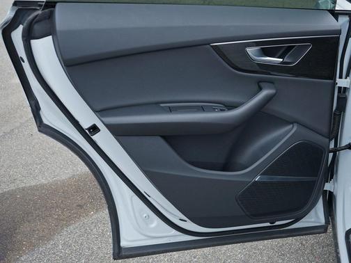 2021 Audi Q8 55 Premium Plus