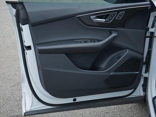 2021 Audi Q8 55 Premium Plus