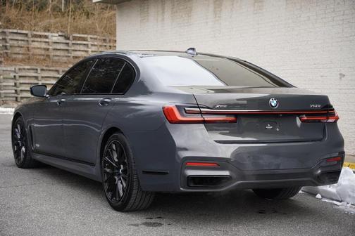 2021 BMW 750 i xDrive