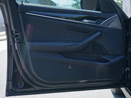 2023 BMW 530 i xDrive