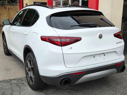 Alfa White 2022 Alfa Romeo Stelvio Ti