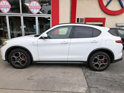 Alfa White 2022 Alfa Romeo Stelvio Ti