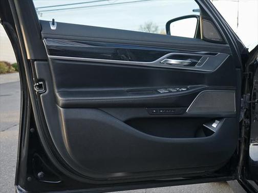 2019 BMW 740 740i