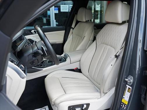 2022 BMW X7 M50i