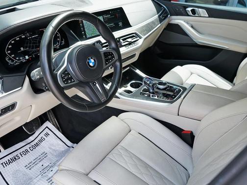 2022 BMW X7 M50i