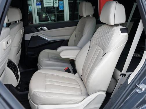 2022 BMW X7 M50i