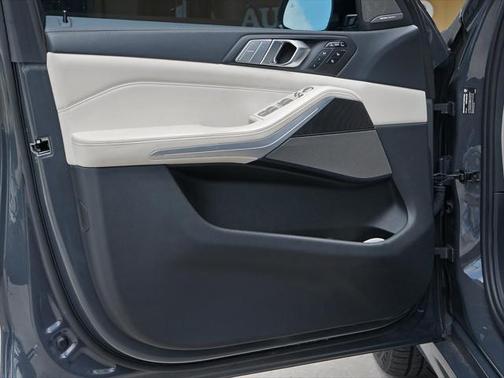 2022 BMW X7 M50i