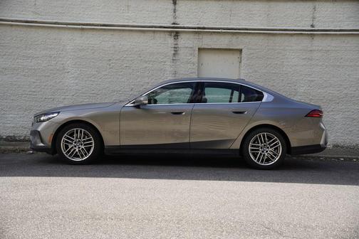 Gray Metallic 2024 BMW 530 xDrive