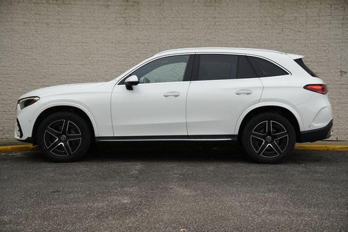 White 2023 Mercedes-Benz GLC 300 4MATIC