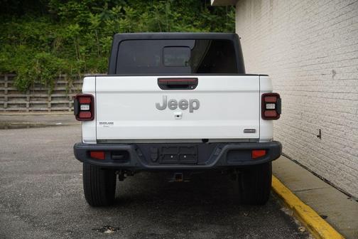 Bright White Clearcoat 2020 Jeep Gladiator Rubicon