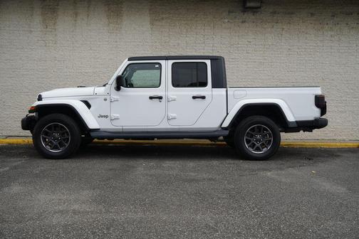 Bright White Clearcoat 2020 Jeep Gladiator Rubicon