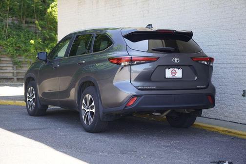 Magnetic Gray Metallic 2023 Toyota Highlander XLE