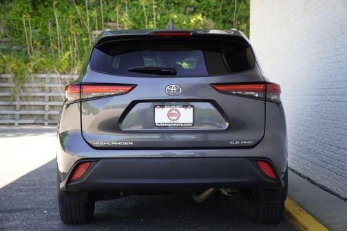 Magnetic Gray Metallic 2023 Toyota Highlander XLE