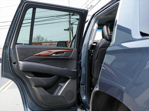 2019 Cadillac Escalade Luxury