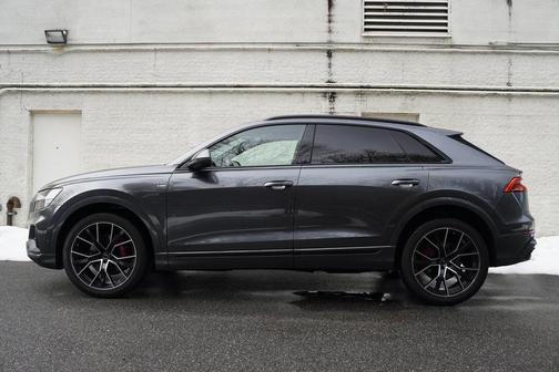 2023 Audi Q8 55 Premium Plus