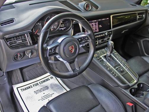 2020 Porsche Macan Base
