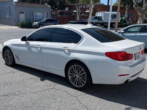 2020 BMW 530 530i
