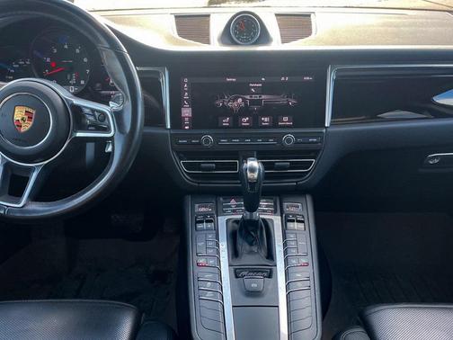 2020 Porsche Macan Base