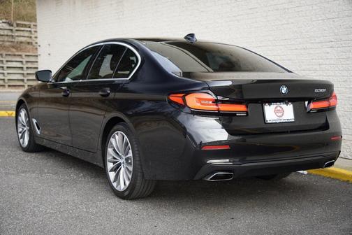 2021 BMW 530 530i