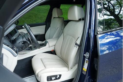 2022 BMW X7 M50i