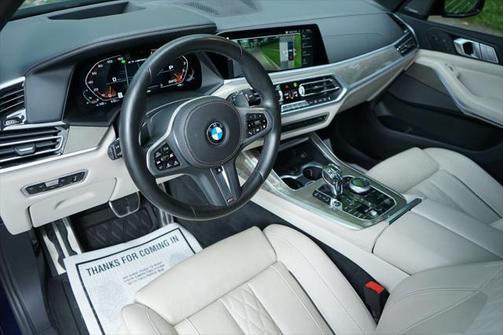 2022 BMW X7 M50i