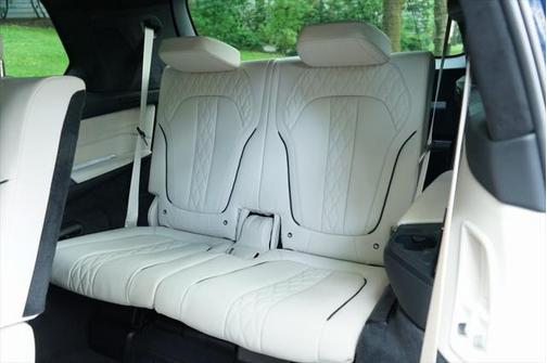 2022 BMW X7 M50i