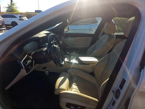 Mineral White Metallic 2020 BMW 530 xDrive