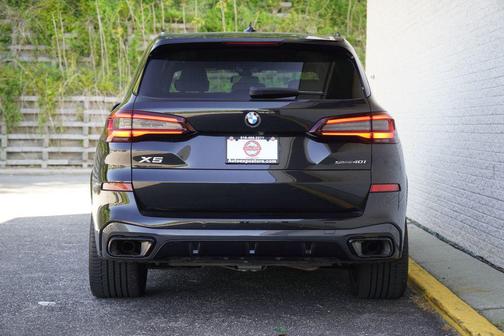 Black Sapphire Metallic 2023 BMW X5 sDrive40i